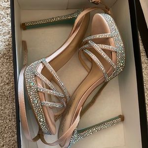 Betsey Johnson Aden Champagne Bling Wedding Heels 8.5 *New in Box*

5” heel